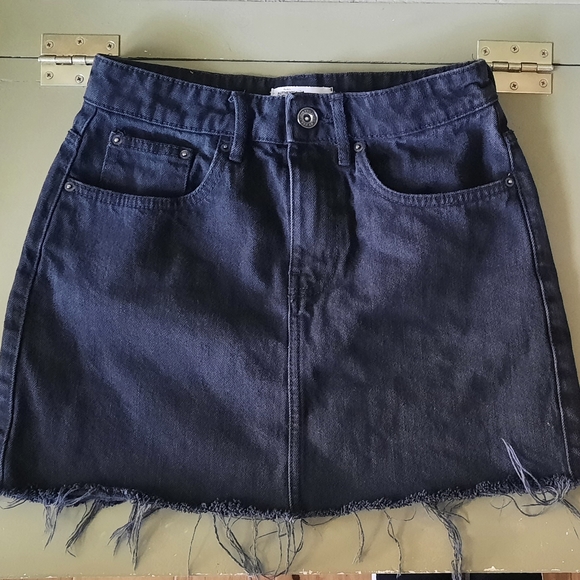Zara Authentic Denim by TRF Black Distressed Raw Hem Denim Miniskirt Size Small - Picture 2 of 6